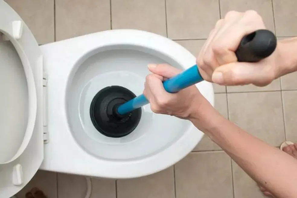 Como usar desentupidor de vaso - Dicas eficazes para desentupir rapidamente