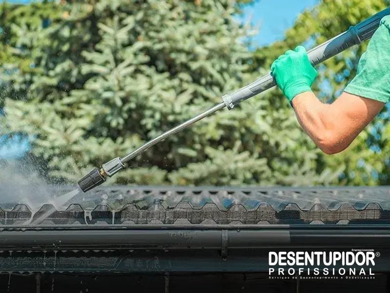 Como prevenir o entupimento das calhas