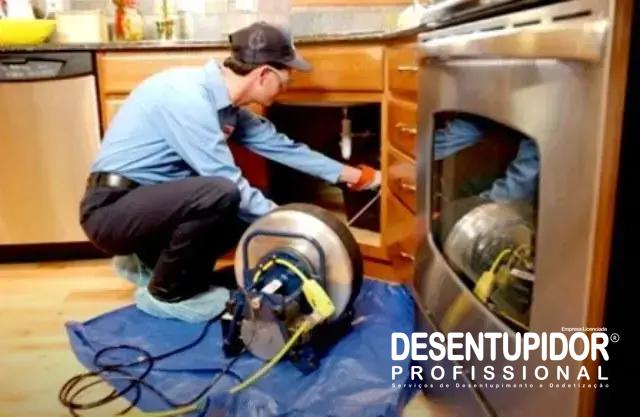 Identificando e Solucionando Pequenos Entupimentos em Casa