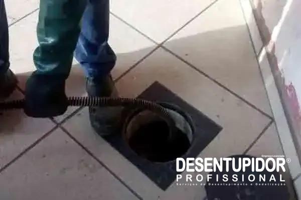 Sinais de Que Sua Caixa de Gordura Precisa de Uma Limpeza Urgente