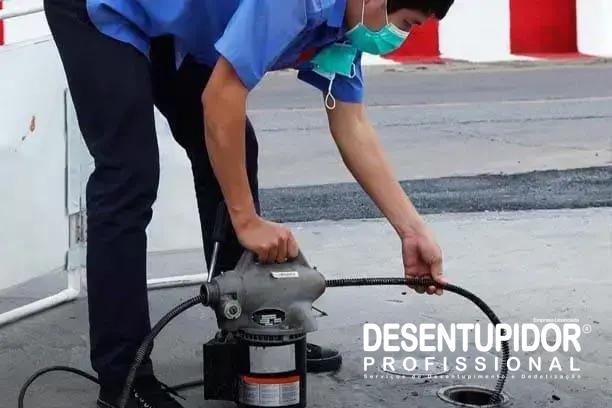 Técnicas seguras e eficazes para desentupir sua casa