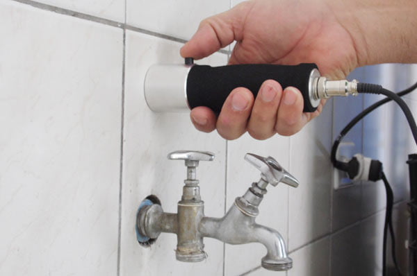 Caça Vazamentos em Sistemas de Água