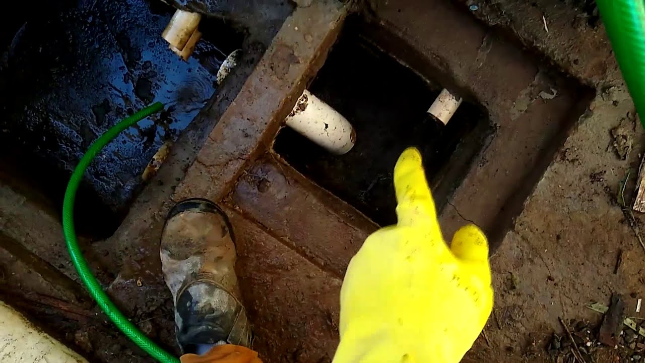 Caixa de Esgoto Transbordando: Como Resolver Este Problema Comum em São Paulo