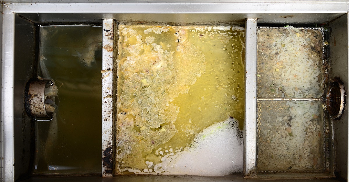 Caixa de gordura do condomínio entupida pode gerar multa?